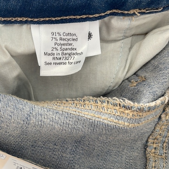 SO Low Rise Bermuda Roll Up Shorts l SIZE 7/28W - Picture 6 of 7